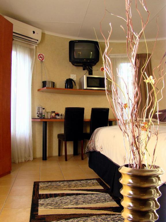 Eagle Crest Executive Lodge Edenvale Room photo