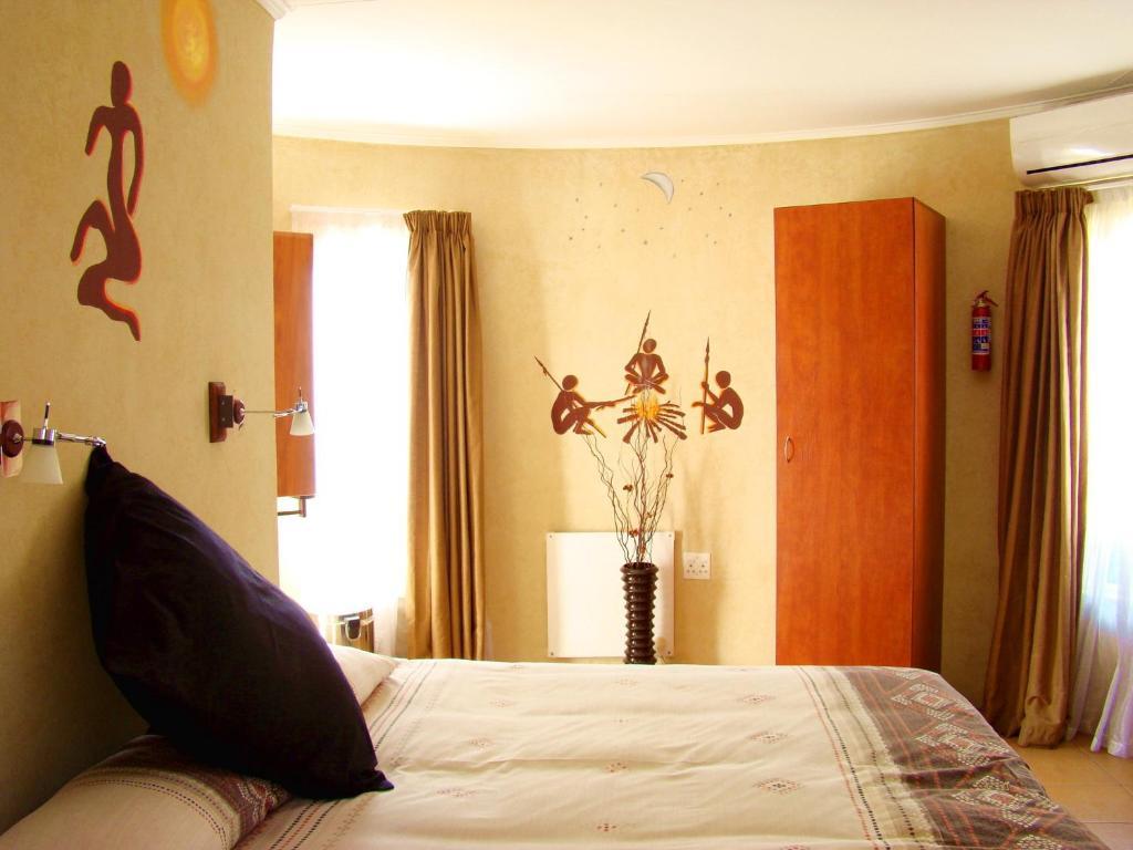 Eagle Crest Executive Lodge Edenvale Room photo